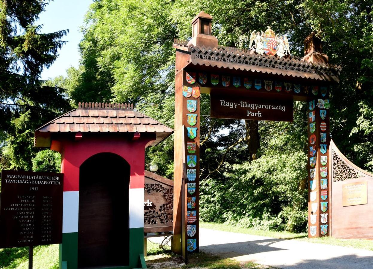 Bed and Breakfast Nagy-Magyarorszag Park Isztimer Екстер'єр фото